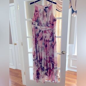 R & M Richards plus size keyhole pink floral chiffon dress, lined